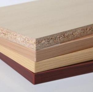 橱柜多层板和实木颗粒 颗粒板和多层板哪个好 实木颗粒板环保吗