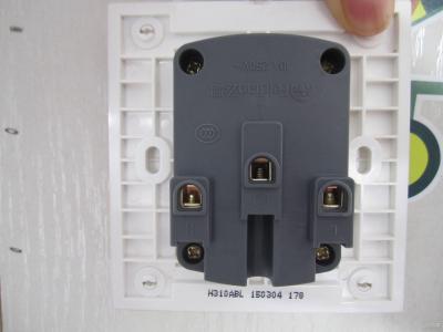 开关插座面板尺寸标准 插座开关安装标准？如何选购开关插座面板？