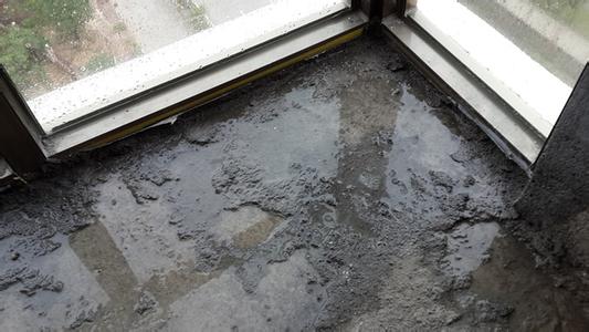 墙壁渗水潮湿怎么解决 门窗底部渗水潮湿原因?门窗底部渗水潮湿的预防措施?