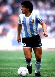 阿根廷足球明星 阿根廷前足球明星马拉多纳