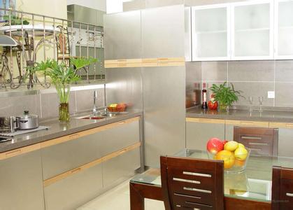 厨房橱柜高度多少合适 厨房橱柜买合适还是打合适，如何选厨房橱柜？
