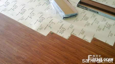 先装门还是先铺地板 强化地板安装验收要点 原来铺地板要检查这么多