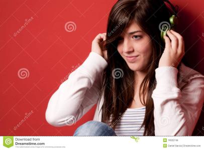 适合年轻人合唱的歌曲 年轻人喜欢听的歌 有哪些适合年轻人听的歌曲