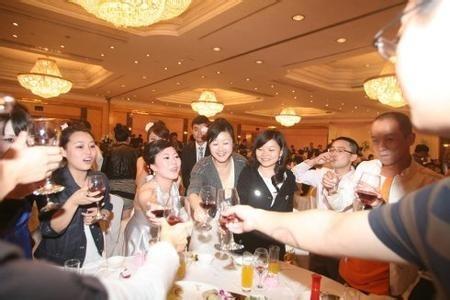 订婚宴祝酒词主陪 订婚宴祝酒词