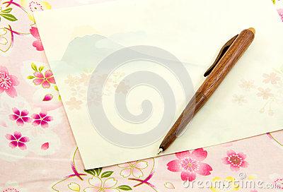 信笺 折花为笔，写一封桃红色的信笺