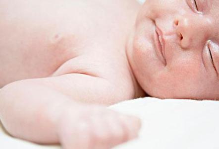 新生儿长湿疹怎么护理 新生儿湿疹怎么办 初生宝宝湿疹护理方法