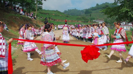 火把节是哪个民族的 花山节是哪个民族的节日