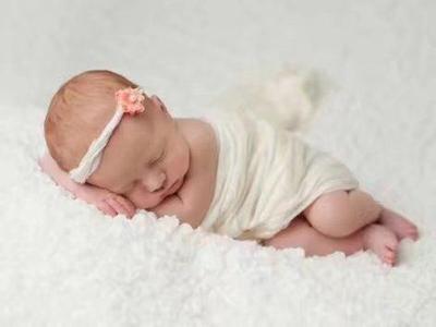新生儿要不要枕枕头 新生儿要不要睡枕头以及如何选择婴儿枕头