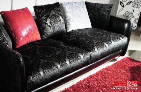 黑色沙发配什么颜色墙 沙发垫有哪些材质,黑色沙发配什么颜色的沙发垫