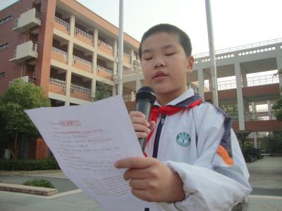 国旗下讲话稿初中 初中学生国旗下讲话稿精选３篇