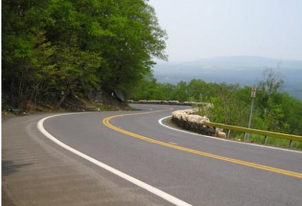 《山路弯道驾驶技巧》 山路弯道驾驶技巧