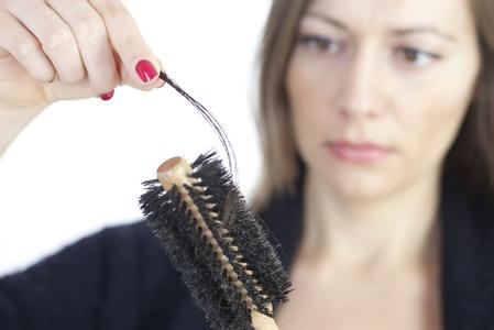 中年女性掉发的原因 女性频掉发的原因有哪些