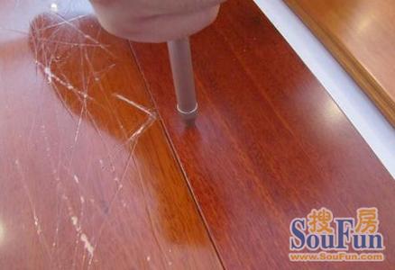 实木地板划痕修复 实木地板划痕修复的方法?如何预防实木地板有划痕?