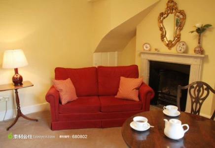 红色沙发与客厅的搭配 红色沙发与客厅的搭配?沙发品牌推荐?