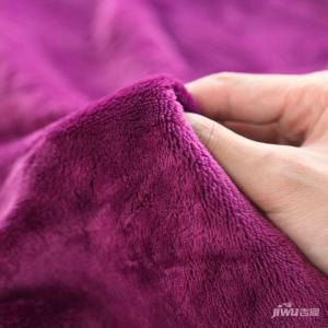 法兰绒和珊瑚绒哪个好 法兰绒PK珊瑚绒 哪种毛毯比较好？