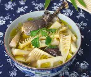 新鲜竹笋的家常做法 鲜笋汤要怎么做才好吃_新鲜竹笋的好吃做法推荐