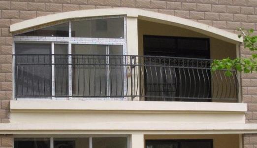 塑钢封阳台 塑钢封阳台价格是多少?塑钢封阳台有啥好处与弊端?