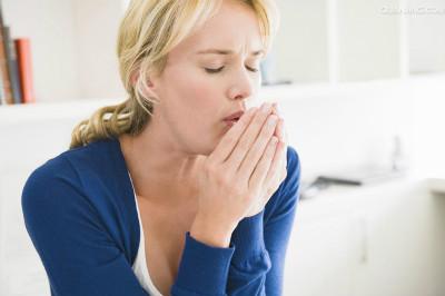 喉咙有痰干咳声音沙哑 喉咙干咳有痰究竟是怎么回事？