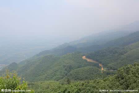 崇山峻岭造句 崇山峻岭的解释，同义词是什么及造句