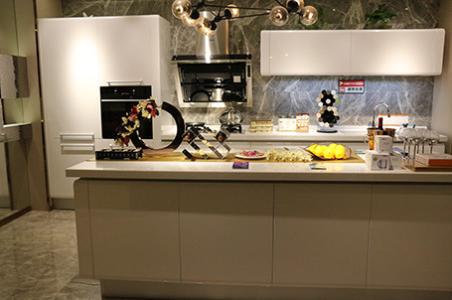 金牌厨柜跟欧派哪个好 欧派家居怎么样，欧派厨柜的选购方法有哪些？