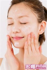 适合敏感肌肤的洁面乳 叫醒肌肤的晨起洁面法