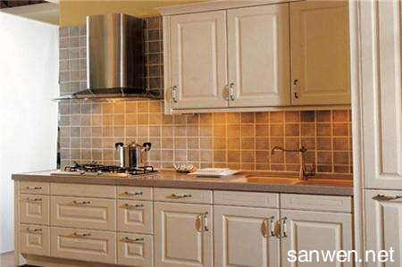 厨房橱柜颜色选择 常见的厨房橱柜各部分材料的选择技巧是什么
