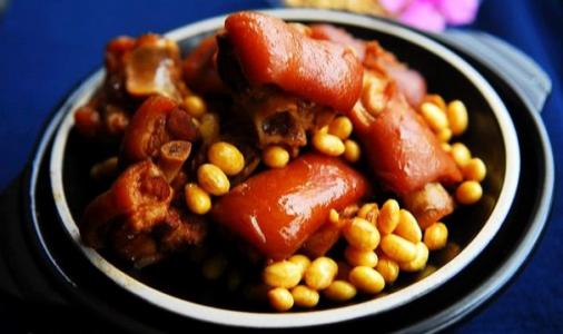猪蹄黄豆汤的做法 黄豆炖猪蹄的美味做法