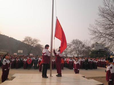 新学期升旗仪式主持词 小学生升旗仪式主持词