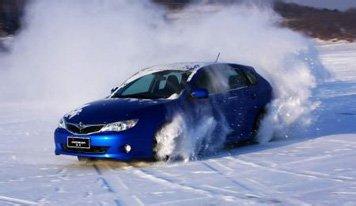 冰雪路面开车技巧视频 冰雪路面开车技巧
