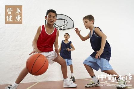 小朋友打篮球的好处 小朋友打篮球对身体的好处