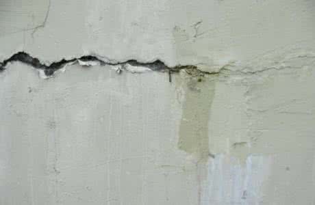 墙体裂缝产生的原因 墙体裂缝产生的原因以及解决方法有哪些