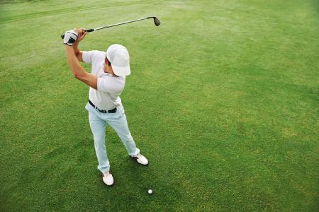 打高尔夫基本动作 打高尔夫要准备什么 打高尔夫前的放松转动部位动作