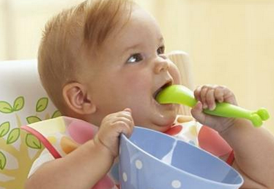 半岁宝宝辅食添加 一岁的宝宝怎么添加辅食物 宝宝如何添加辅食