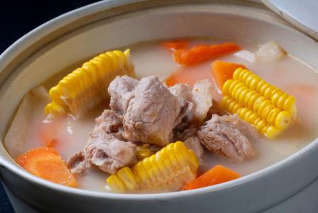 萝卜排骨汤的家常做法 家常的萝卜玉米排骨汤怎么做_玉米排骨汤的家常做法