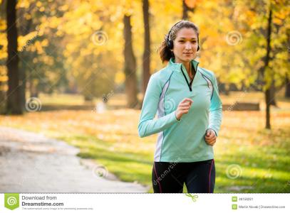 最适合跑步听中文歌曲 跑步听的歌 60首适合跑步时听的歌曲