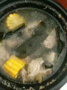 玉米海带排骨汤 排骨海带玉米汤要怎么做，排骨海带玉米汤的做法图解