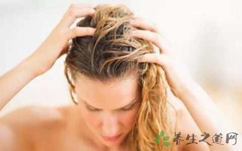头发油腻是什么原因 头发油腻的原因是什么 头发油腻是什么原因