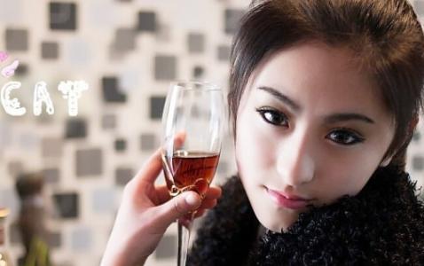 女人睡前喝红酒的好处 女人喝红酒礼仪，女人喝红酒好处