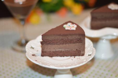 巧克力蛋糕好吃 6寸巧克力慕斯蛋糕怎么做好吃，6寸巧克力蛋糕的做法