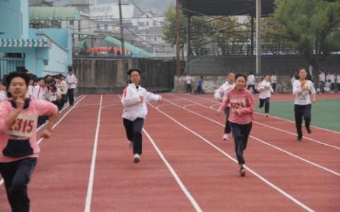 校运会开幕式主持词 学校校运会主持人主持词