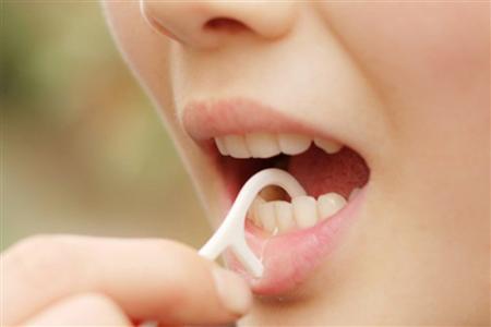 牙线使用技巧 牙线的使用方法技巧