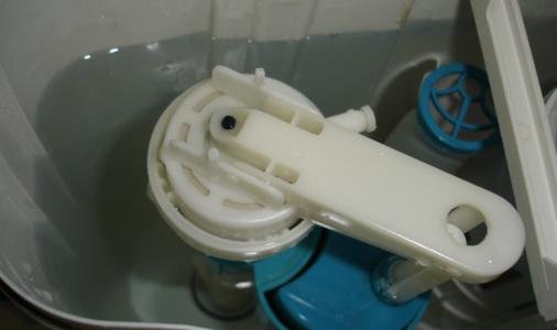 抽水马桶漏水怎么办 抽水马桶如何挑选 漏水怎么办