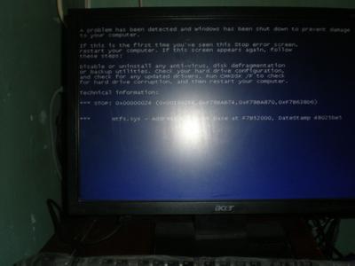 电脑开机出现蓝屏英文 显示器出现英文蓝屏怎么办