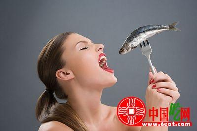 女性吃鱼泡有什么好处 吃鱼对女性健康的好处