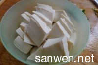 炖豆腐的家常做法 好吃的虾皮炖豆腐如何做_虾皮炖豆腐的家常做法