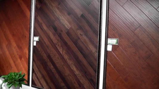 实木和强化地板的区别 强化地板与实木地板的对比有哪些呢?区别是什么？