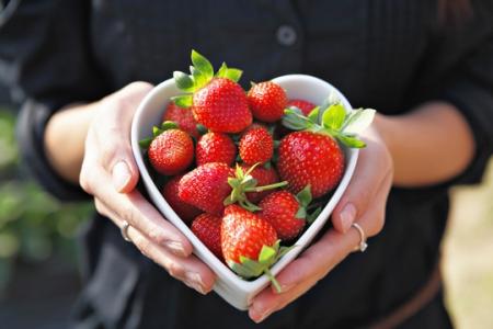 生理期能吃草莓吗 月经不调能不能吃草莓 生理期可以吃草莓吗
