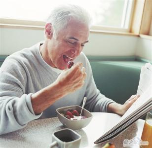 老年人饮食注意事项 老年人御寒防病要吃些什么 老年人饮食的注意事项
