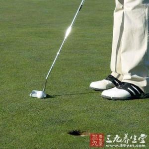 打高尔夫球的姿势照片 打高尔夫球的技巧