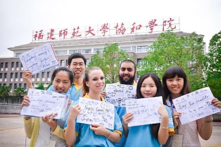 小学生中英文自我介绍 大二学生自我介绍中英